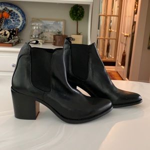 Steve Madden black bootie